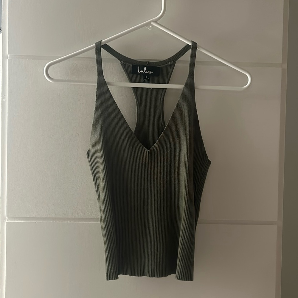 Lulu’s green crop top